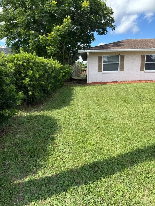 Top-rated yard maintenance with custom design in Alafaya, FL by The Legends Legacy Enterprise