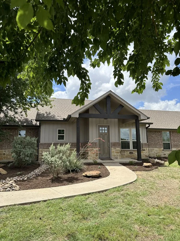 Professional lawn care service in Cedar Hill, TX by The Longest Yards