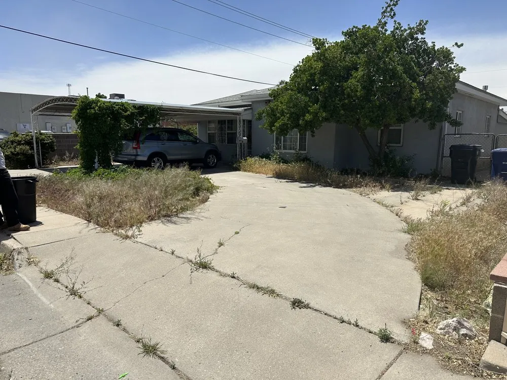 Affordable garden landscaping in Albuquerque, NM by The Lopez’s landscaping