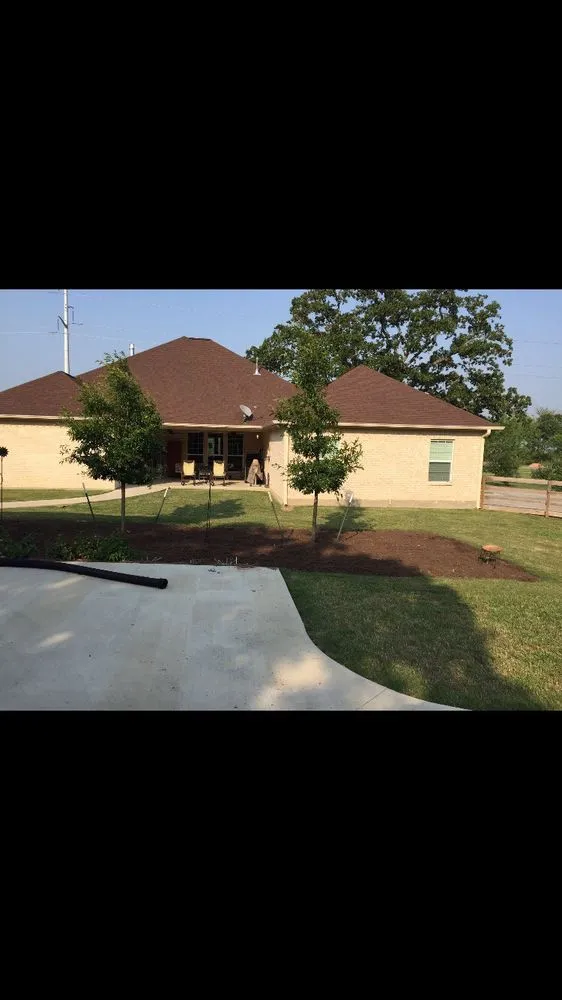 Expert garden landscaping in Bryan, TX by The McAuliffe Group: Landscaping Pros