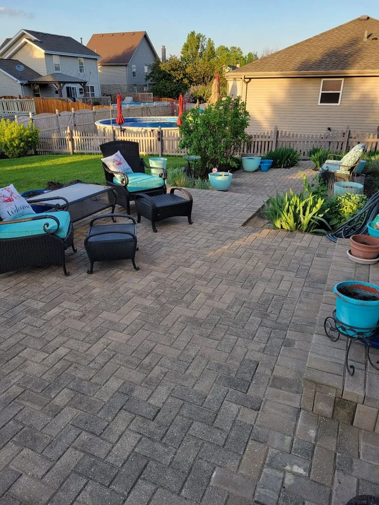 Top-rated garden landscaping experts serving Aurora, IL - The Meadows Landscape
