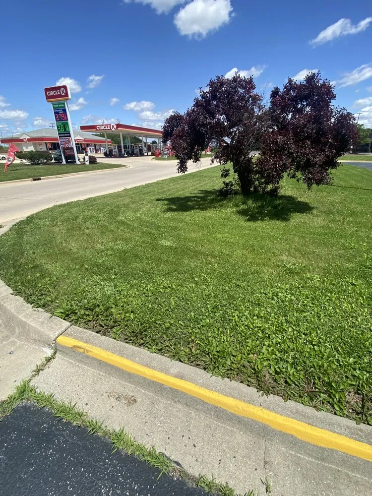 Custom lawn care service in Monticello, IL - The Mow Guyz