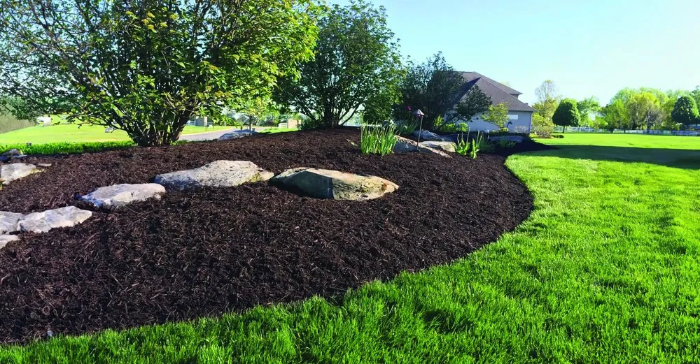 Local yard maintenance in Deerfield, IL by The Mulch Center