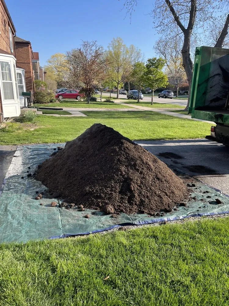 Custom yard maintenance experts serving Deerfield, IL - The Mulch Center