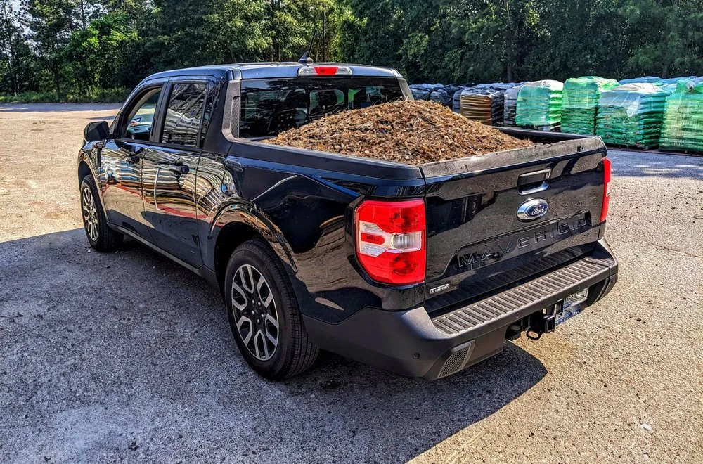 Affordable yard maintenance for beautiful yards in Volo, IL by The Mulch Center