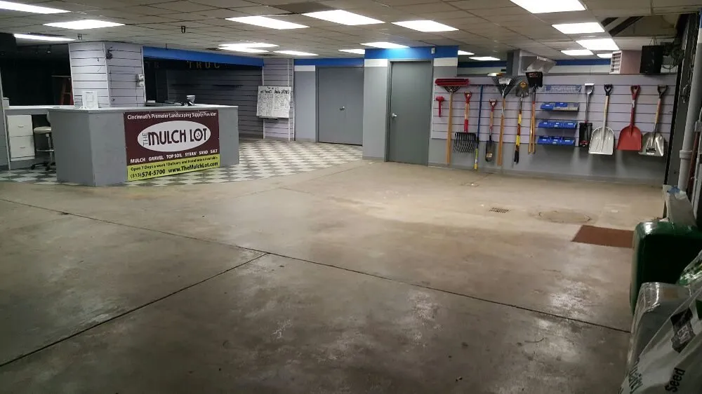 Custom lawn care service experts serving Cincinnati, OH - The Mulch Lot