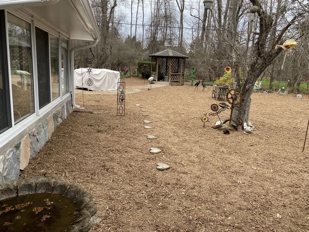 Professional yard cleanup service with custom design in Bloomfield Hills, MI by The Mulch Store