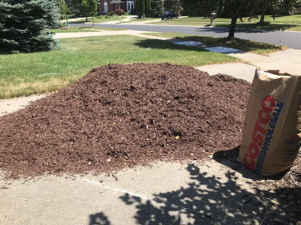 Affordable residential landscaping experts serving Bloomfield Hills, MI - The Mulch Store