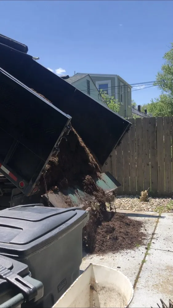 Reliable lawn care service in Bloomfield Hills, MI - The Mulch Store