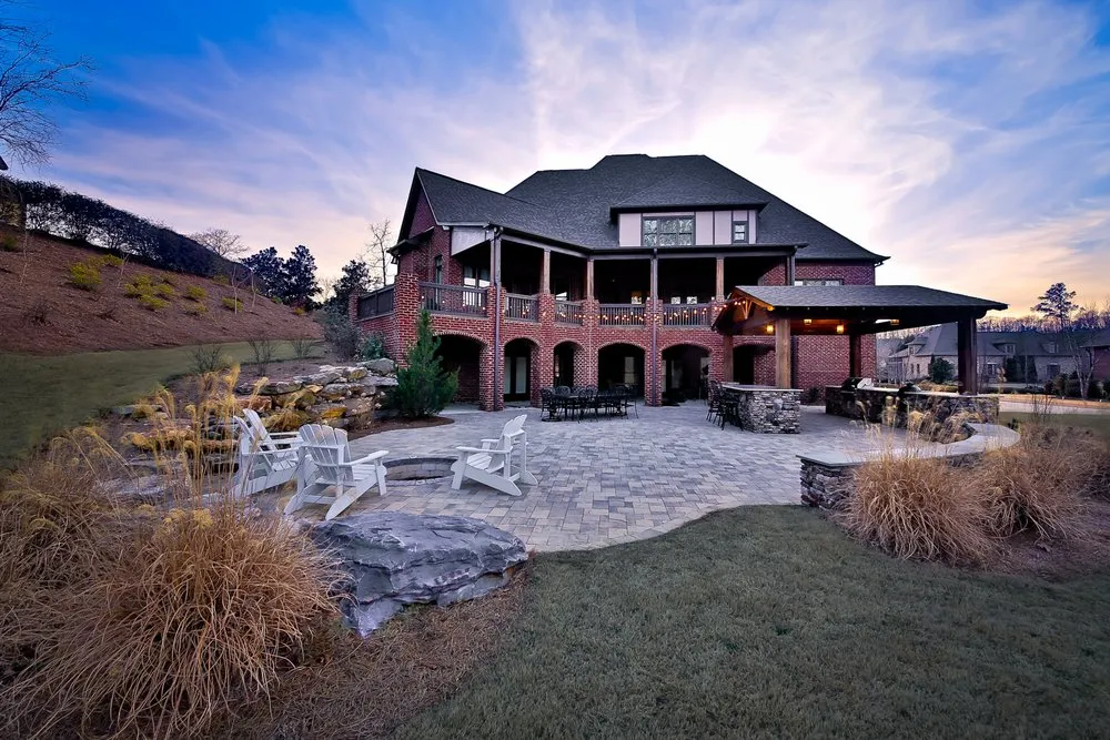 Professional yard maintenance experts serving Leeds, AL - The Nelson Team