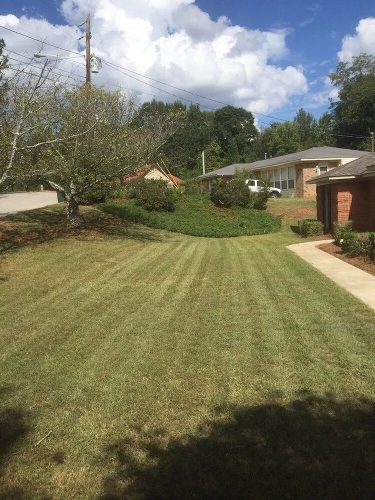 Expert garden landscaping experts serving Columbus, GA - The Peoples Cut