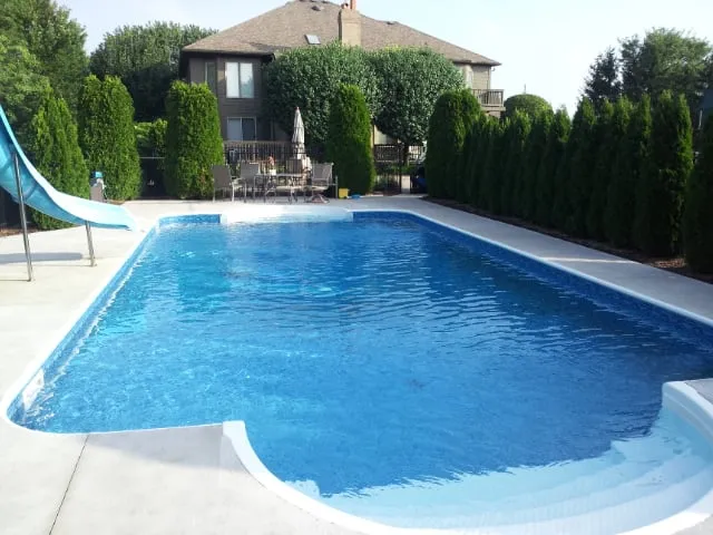 Custom lawn mowing service experts serving Chesterfield, MI - The Pool Guys