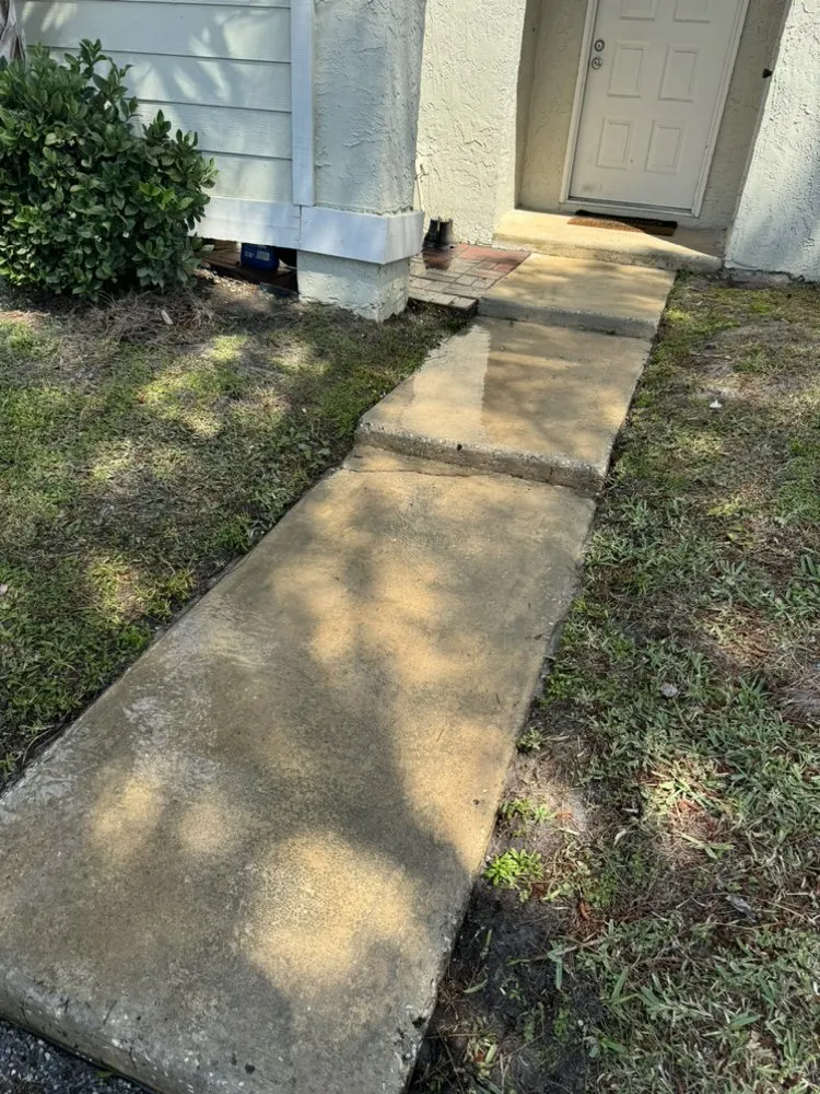 Expert garden landscaping in Kissimmee, FL by The Pressure Washing Brothers