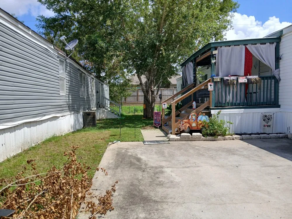 Affordable garden landscaping for year-round maintenance in Alvin, TX by The Quebedeaux Effect Services