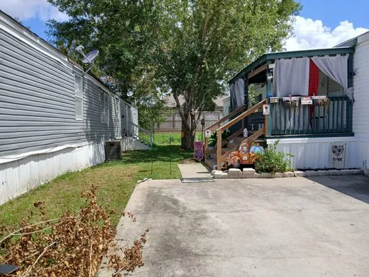 The Quebedeaux Effect Services Logo