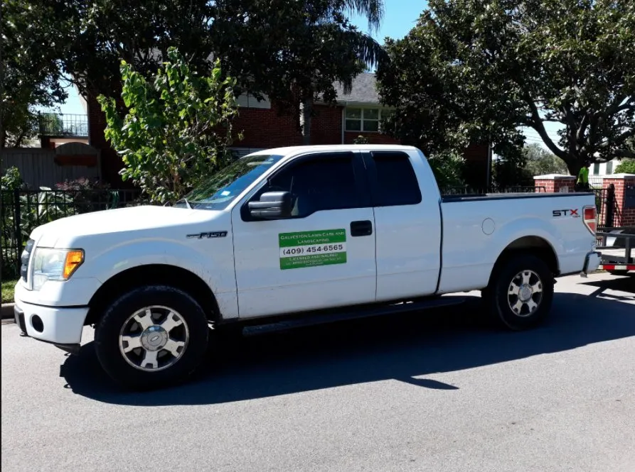 Affordable lawn care service in Santa Fe, TX - The Ranch on 6