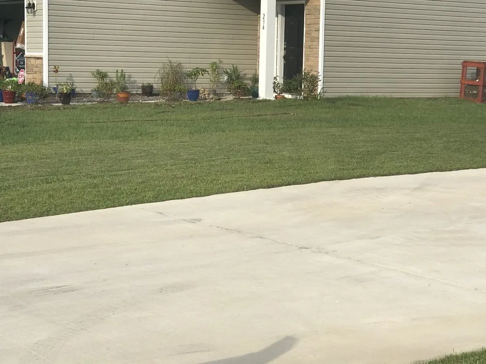 Expert yard cleanup service for year-round maintenance across Goose Creek, SC - The Right Choice Custom Design Lawn Care & Maintenance