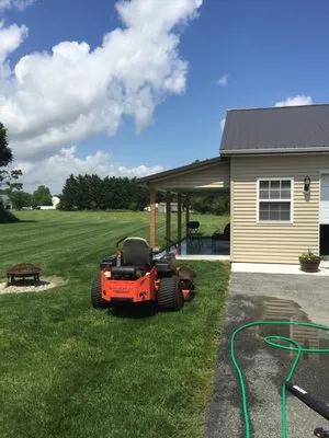 The Right Cut Lawn Care Logo