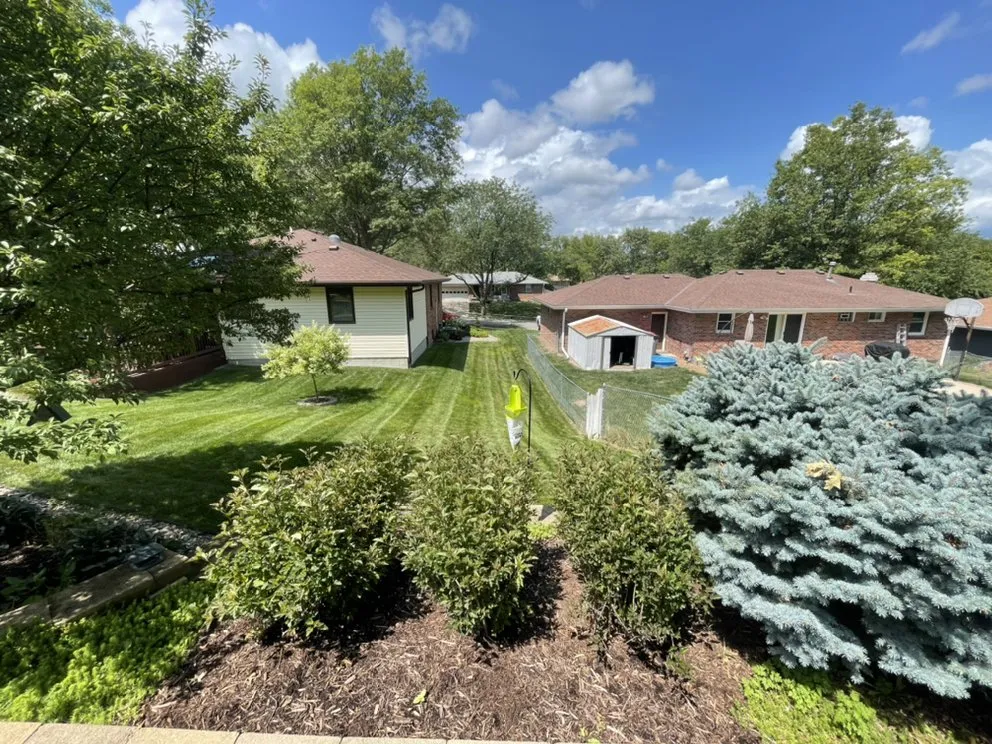 Local lawn mowing service in Lincoln, NE - The Right Stripes Lawn Care & Snow Removal
