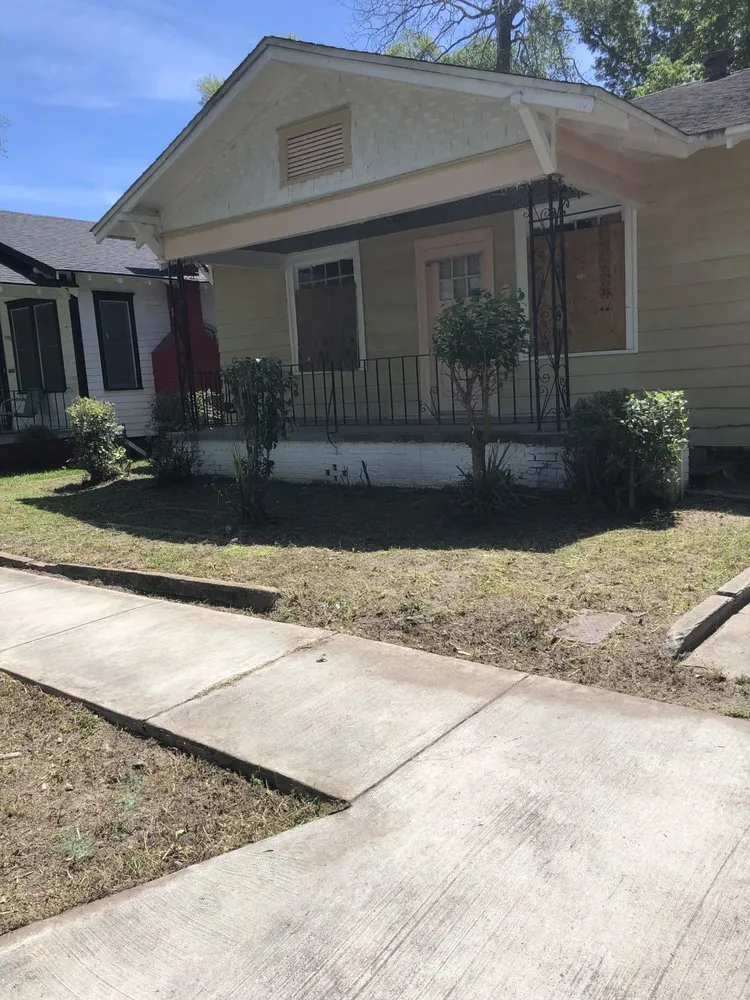 Affordable outdoor landscaping for homes across Savannah, GA - The Royal Treatment