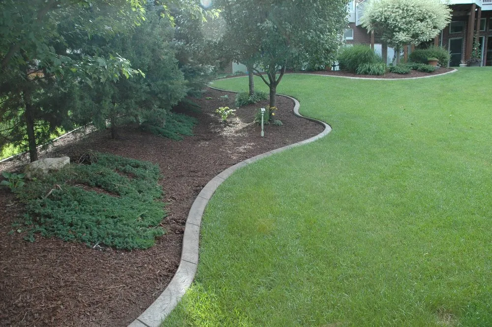 Local yard cleanup service in Kansas City, MO - The Sharper Edge