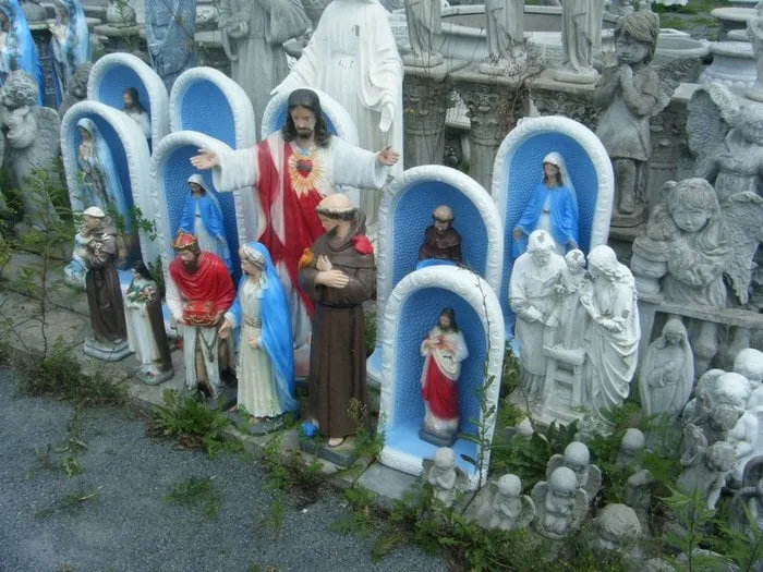 Professional garden landscaping for beautiful yards in North Attleboro, MA by The Statue Company