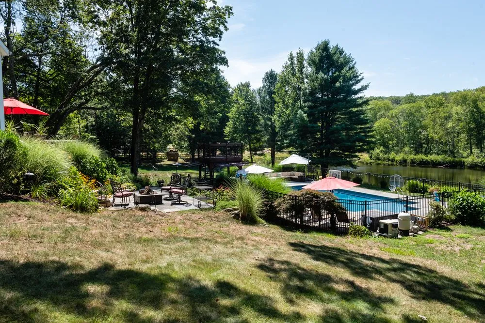 Local yard cleanup service in Killingworth, CT by The StoneScape Company