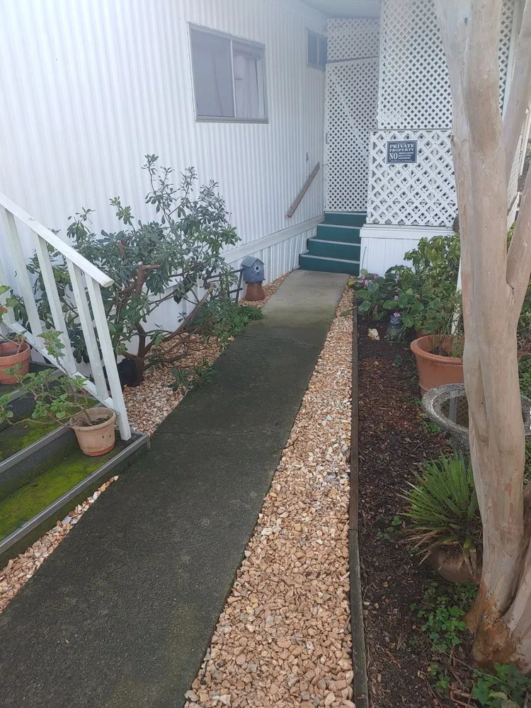 Expert lawn mowing service experts serving Rohnert Park, CA - The Weed Man Landscaping Maintenance