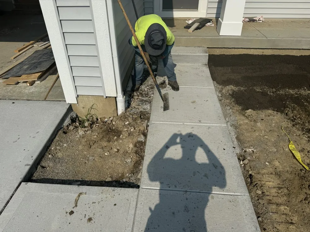 Professional garden landscaping experts serving Loveland, OH - The Whole 9 Yards