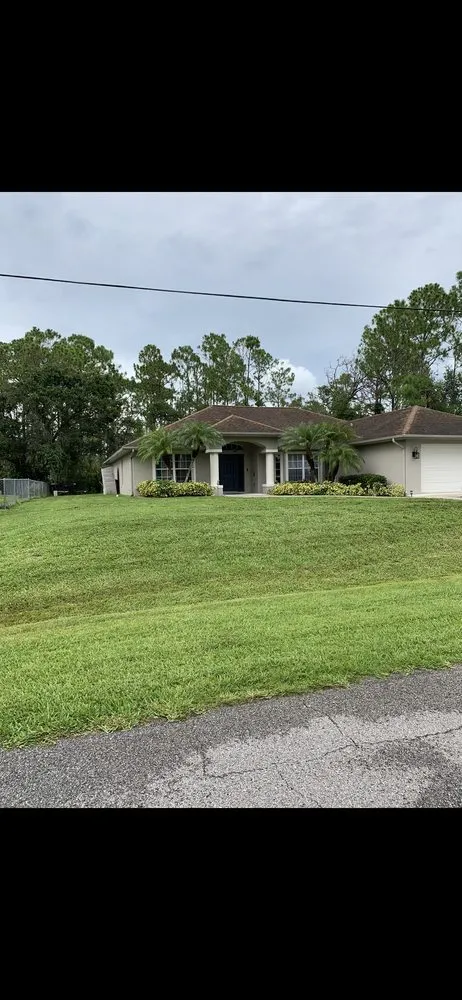 Trusted lawn mowing service experts serving Port Charlotte, FL - The Wizard of Lawns