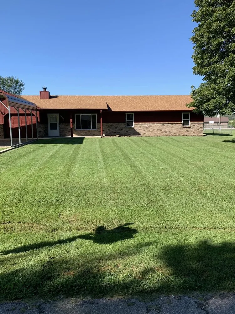 Custom lawn care service experts serving Waynesville, MO - The Wizard of Lawns