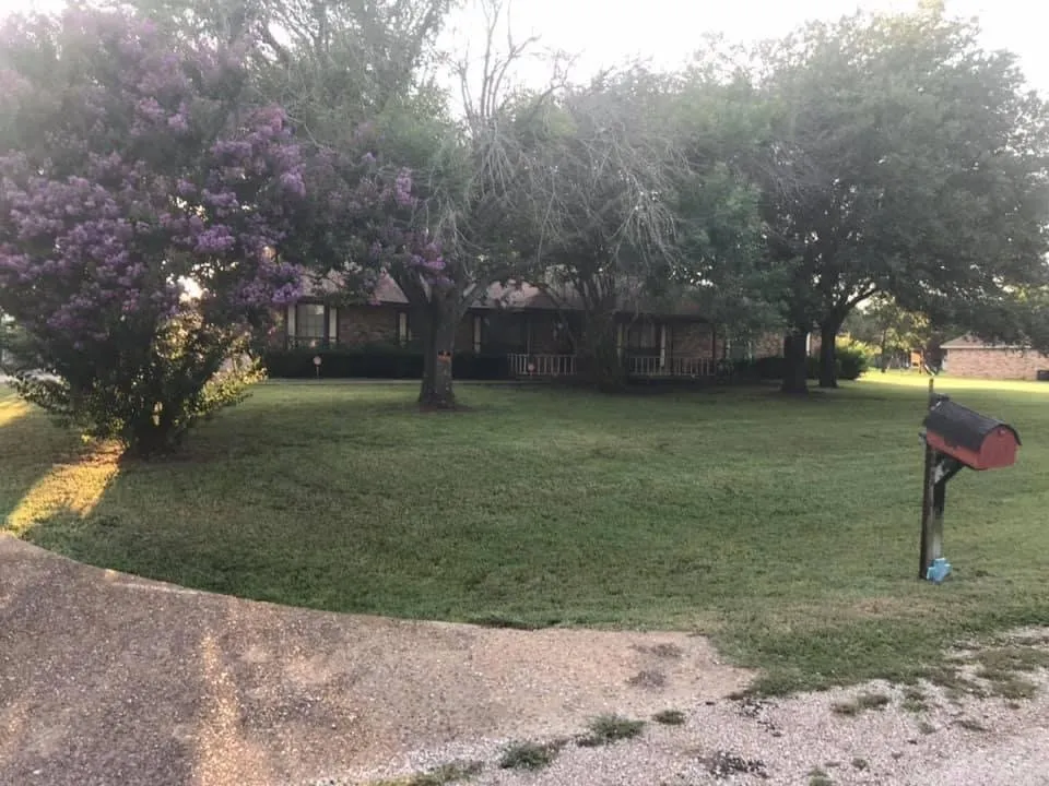 Affordable lawn mowing service experts serving Kaufman, TX - The Yard Goat