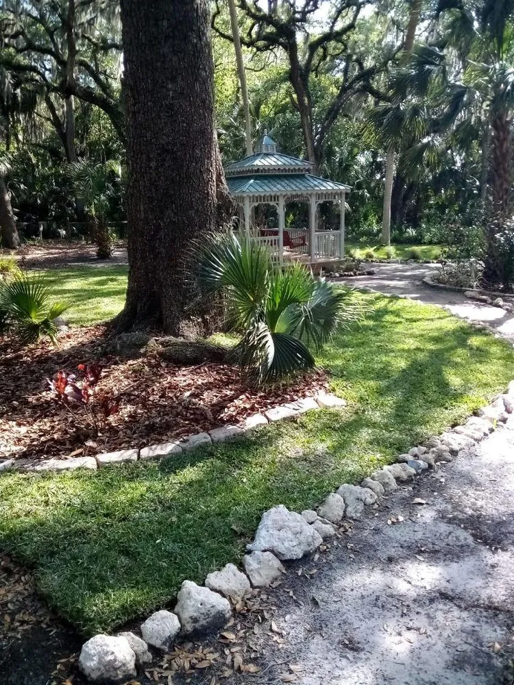Affordable garden landscaping near you in Leesburg, FL by Thirsty Root USA