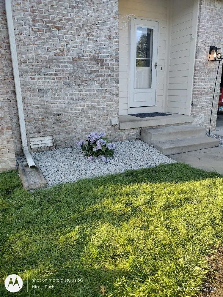 Professional yard maintenance for beautiful yards in Toledo, OH by This N That By Nicole