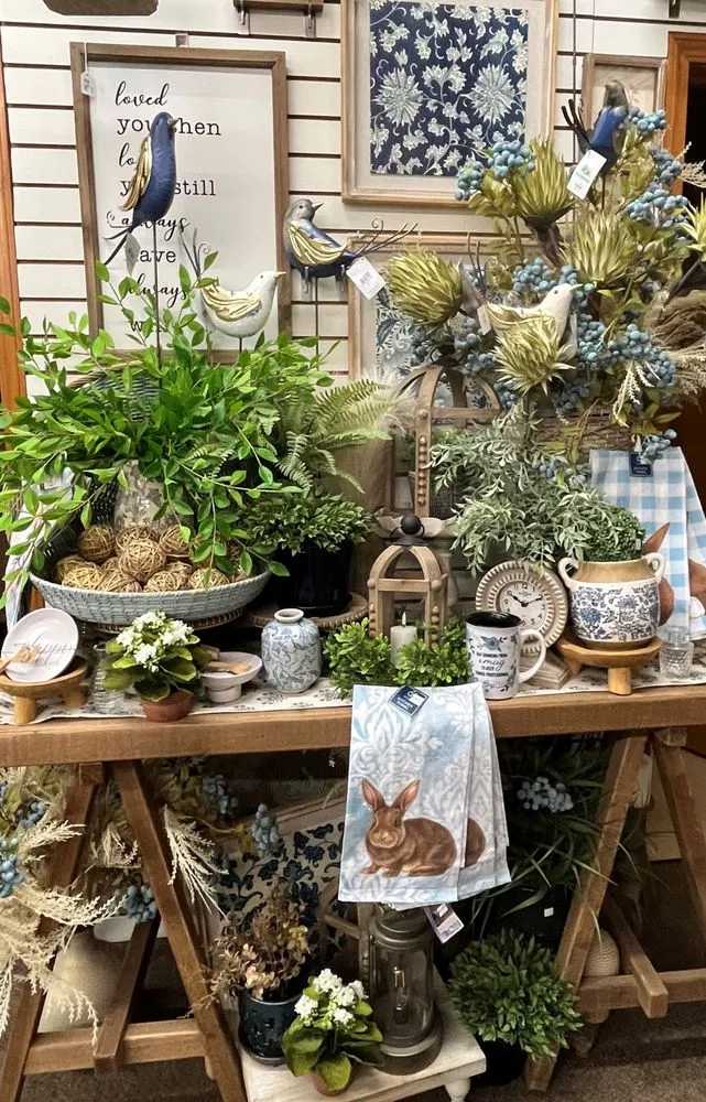 Custom yard cleanup service for beautiful yards across Bourbonnais, IL - Tholens' Landscape & Garden Center