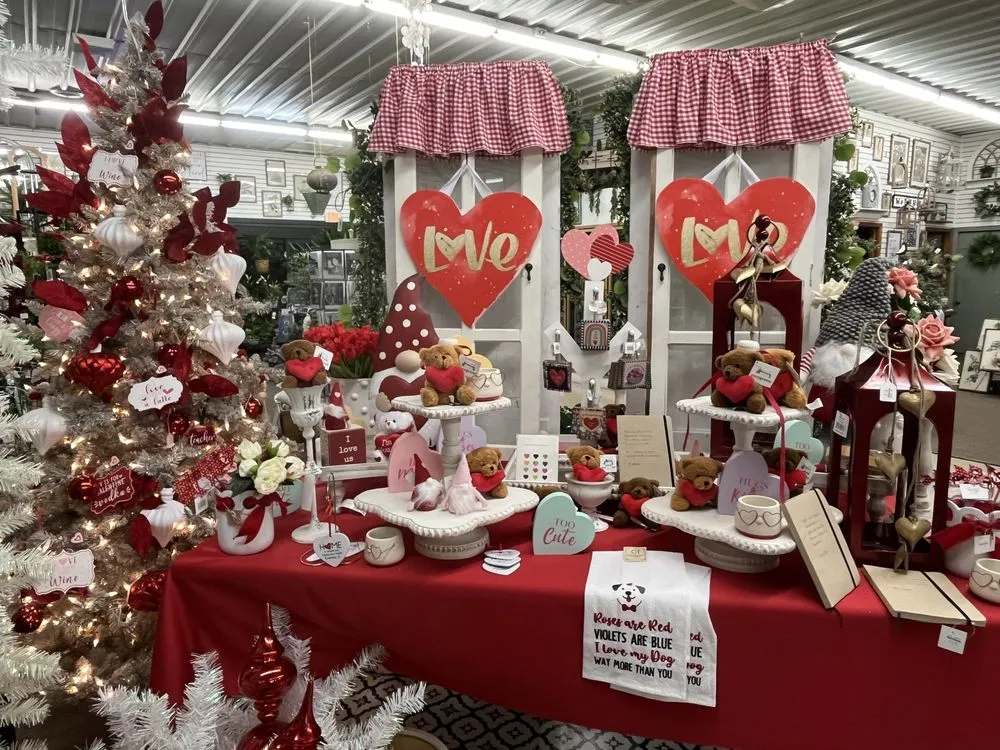 Custom yard cleanup service experts serving Bourbonnais, IL - Tholens' Landscape & Garden Center