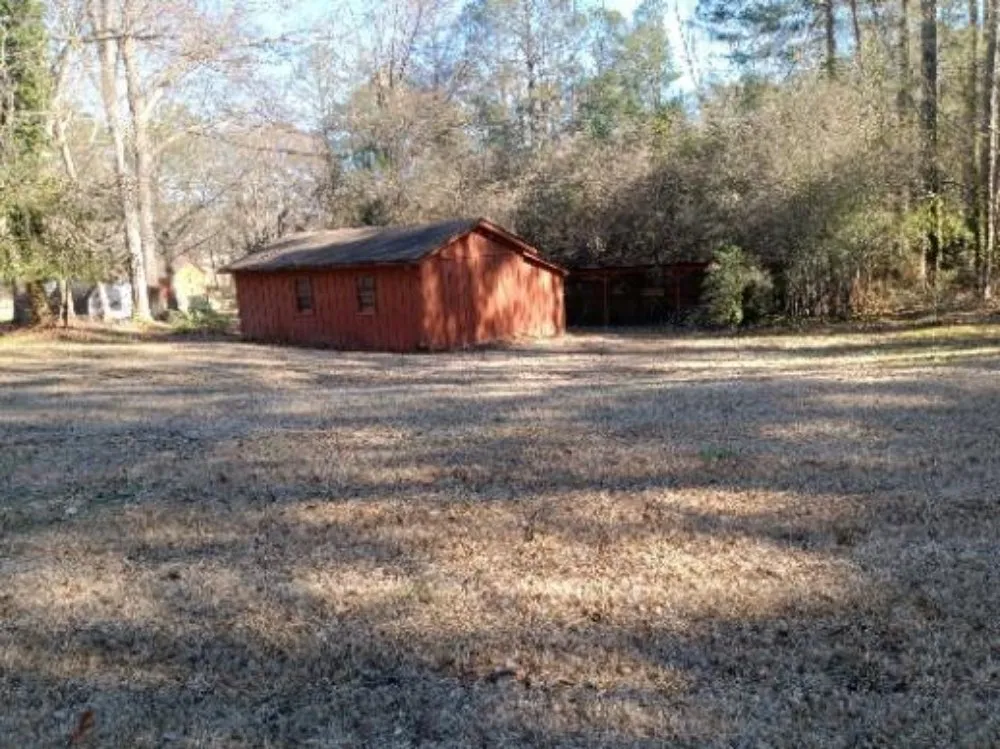 Professional yard cleanup service in Lilburn, GA by Thomas Affordable Lawn Care