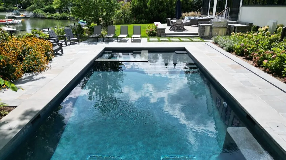 Expert lawn mowing service experts serving Stamford, CT - Thomas J Costello Landscaping