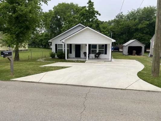 Thomas Landscaping Logo