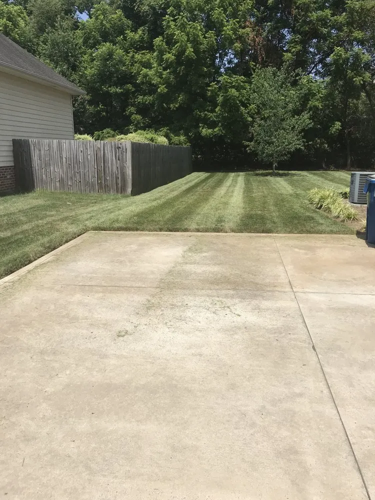 Local yard cleanup service in Bessemer City, NC - Thomas Lawn & Landscaping