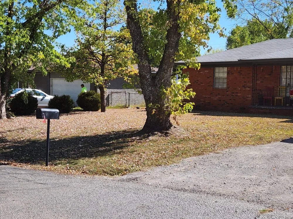 Local yard maintenance in Skiatook, OK - Thomas Lawn And Landscape