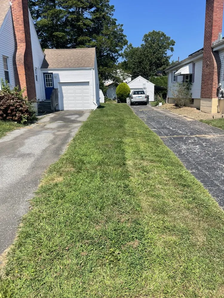 Local yard maintenance in Salem, CT by Thomas Lawn Care