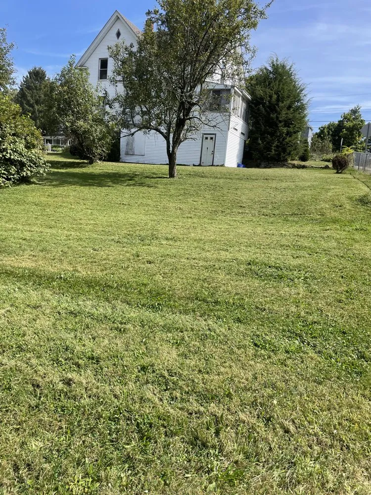 Affordable garden landscaping in Salem, CT by Thomas Lawn Care