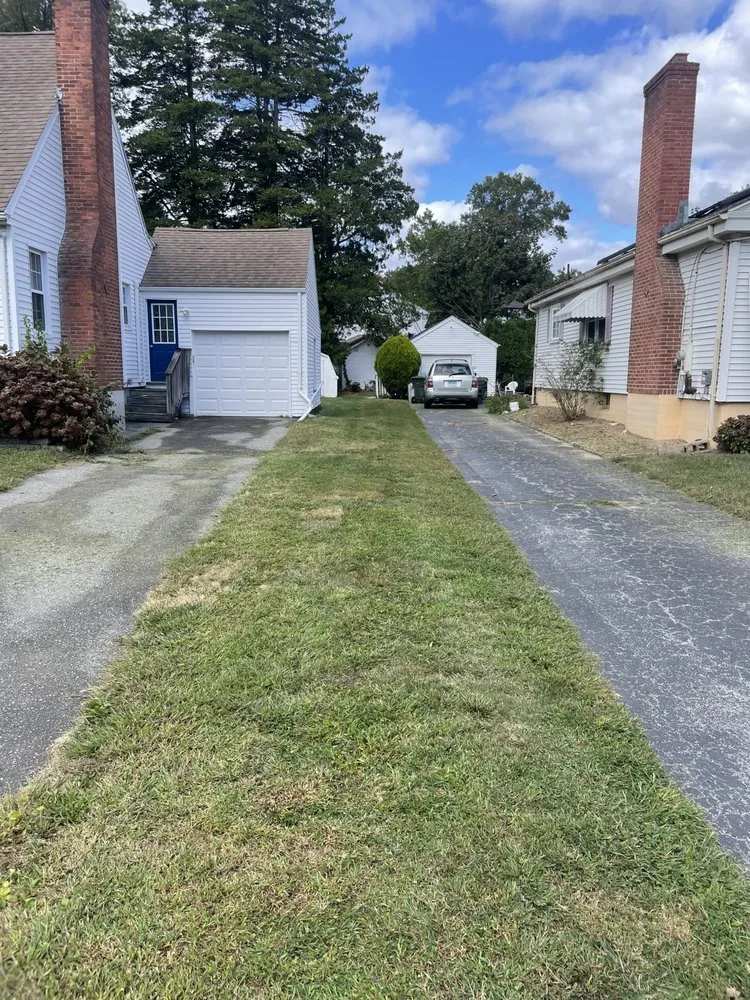 Local lawn care service experts serving Salem, CT - Thomas Lawn Care