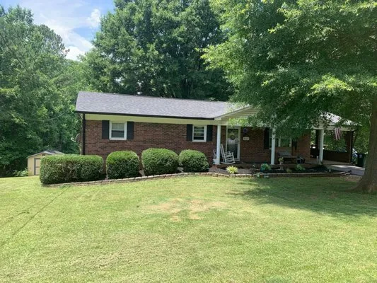 Thomas Lawncare Logo