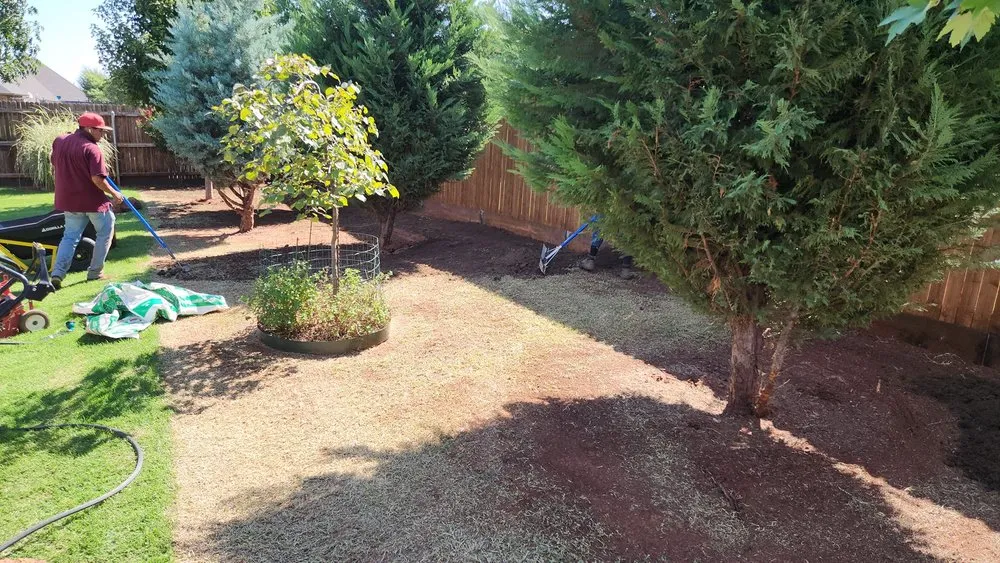 Top-rated garden landscaping for beautiful yards in Yukon, OK by Thomason Lawn Care