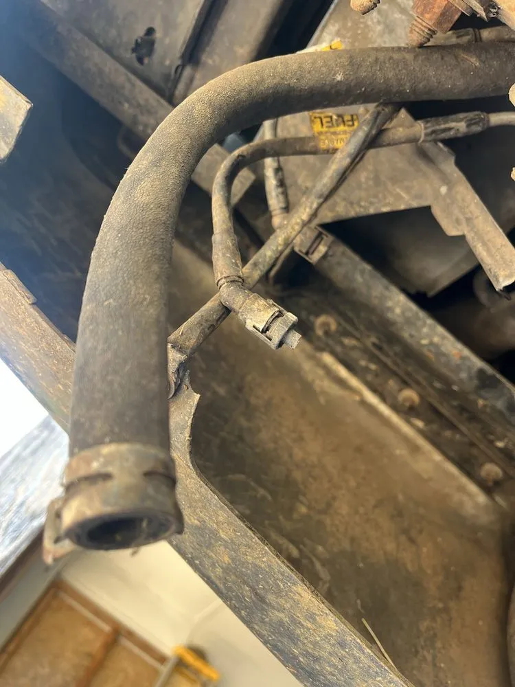 Professional lawn mowing service experts serving Florence, AL - Thompson Handy Services