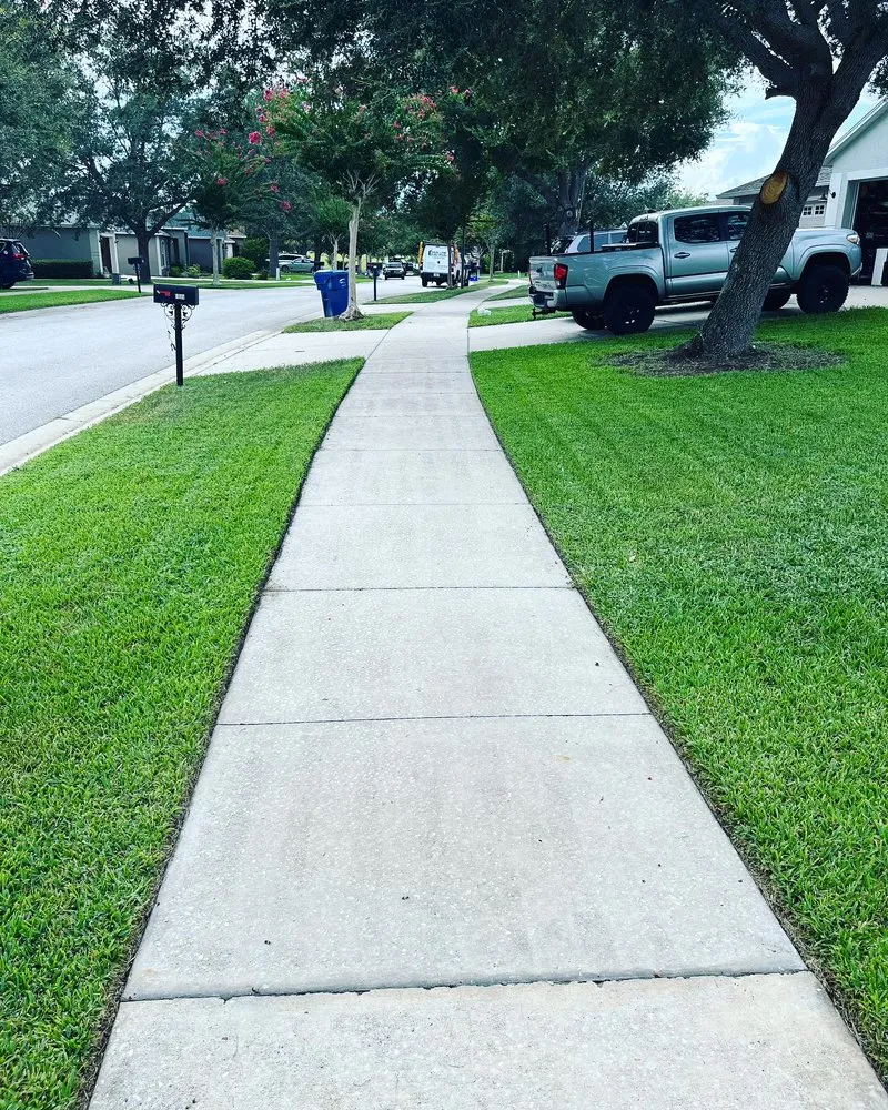 Expert residential landscaping with custom design in Groveland, FL by Thompson Lawn Care Services