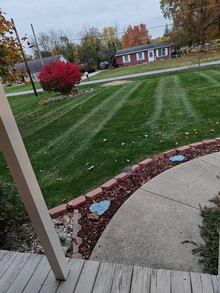 Reliable garden landscaping in Fountaintown, IN by Thompson Lawn Services