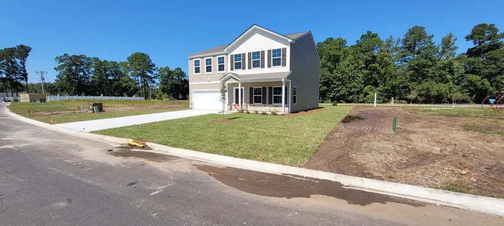 Reliable yard maintenance with custom design in Latta, SC by Thompson Moving Ground